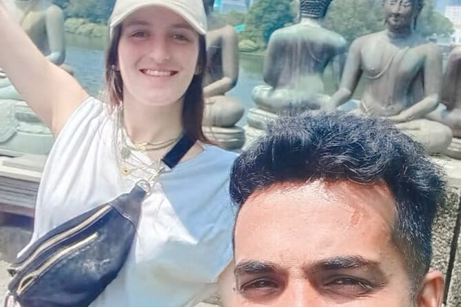 Tuk tuk colombo Sightseeing tour - Viharamahadevi Park: a green pause for photos, lake views, and a little breathing room