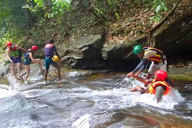 White Water Rafting at Kitulgala - The Kelani River rafting day: five kilometers, nine rapids, and real personality